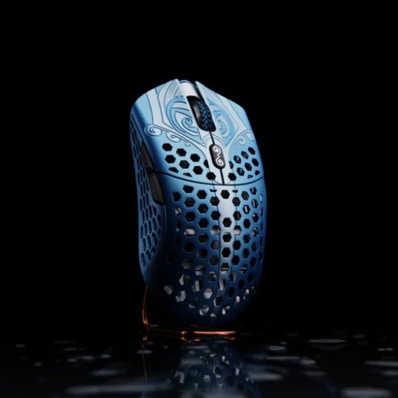 Finalmouse Starlight-12 Poseidon Wireless Mouse Medium - Picture 2 of 3